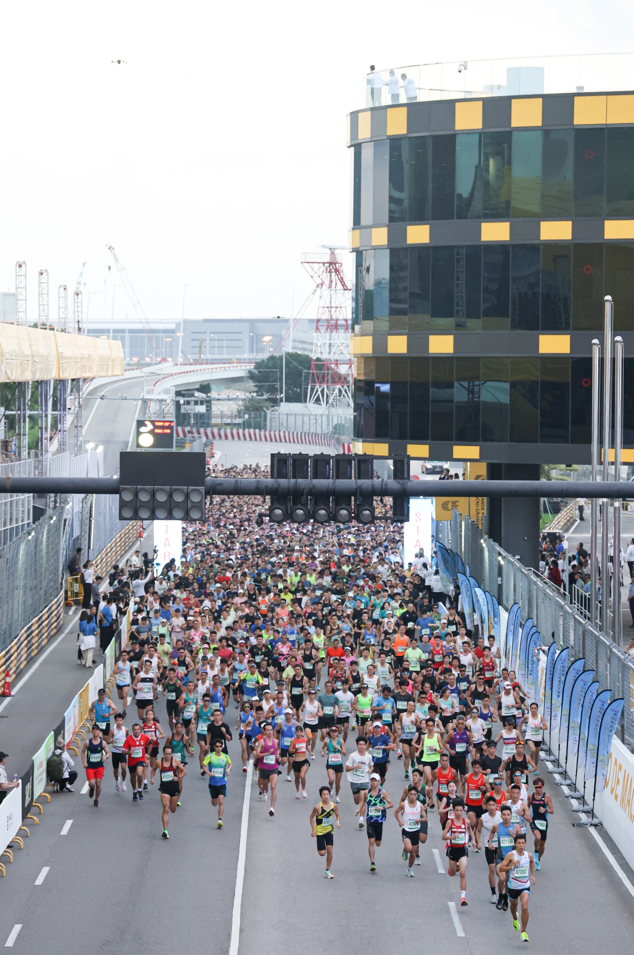 A2   4,000名跑手體驗東望洋跑道魅力.jpg